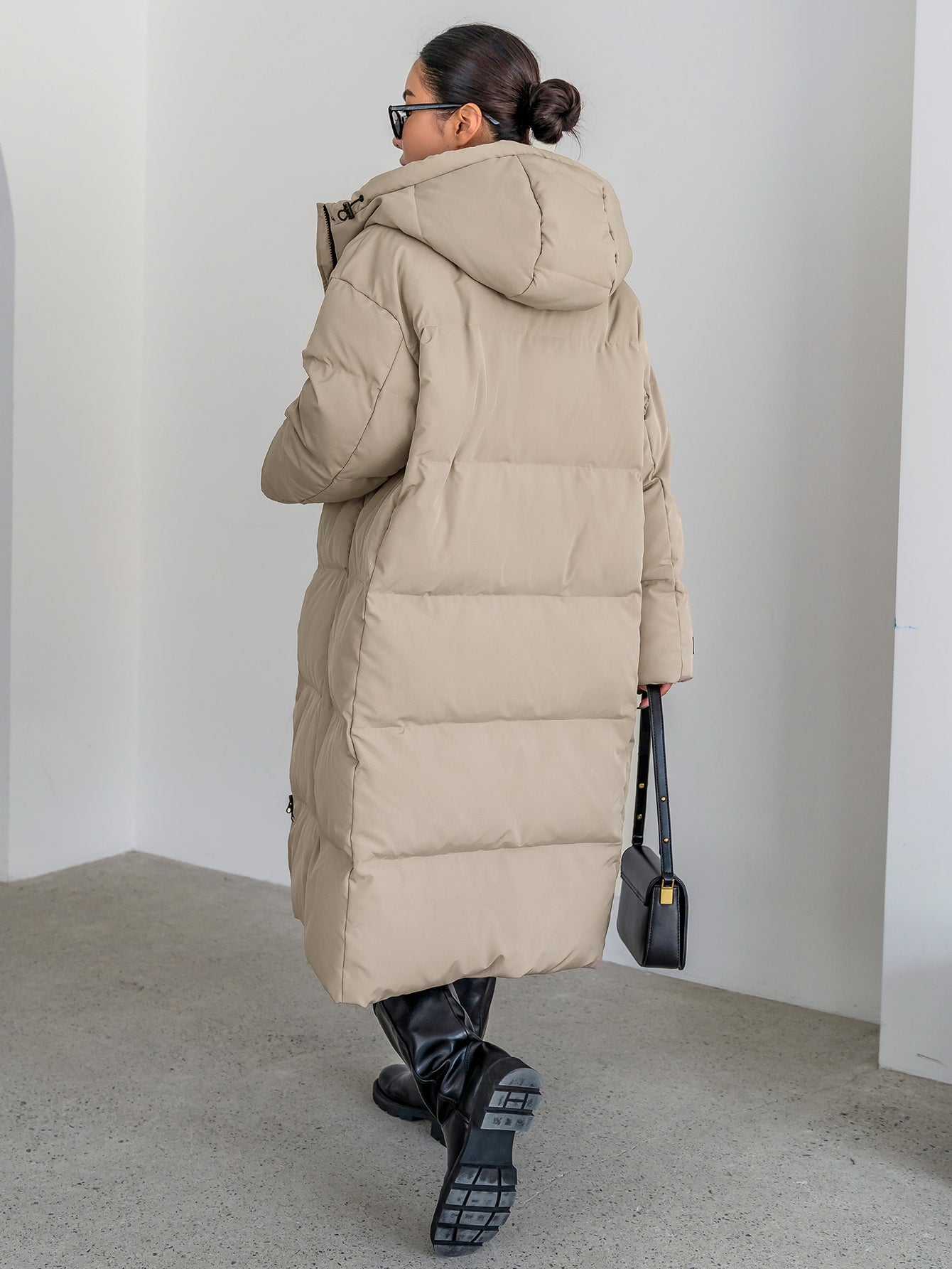 Women’s Thick Drawstring Hooded Puffer Coat with Letter Patches and Pockets