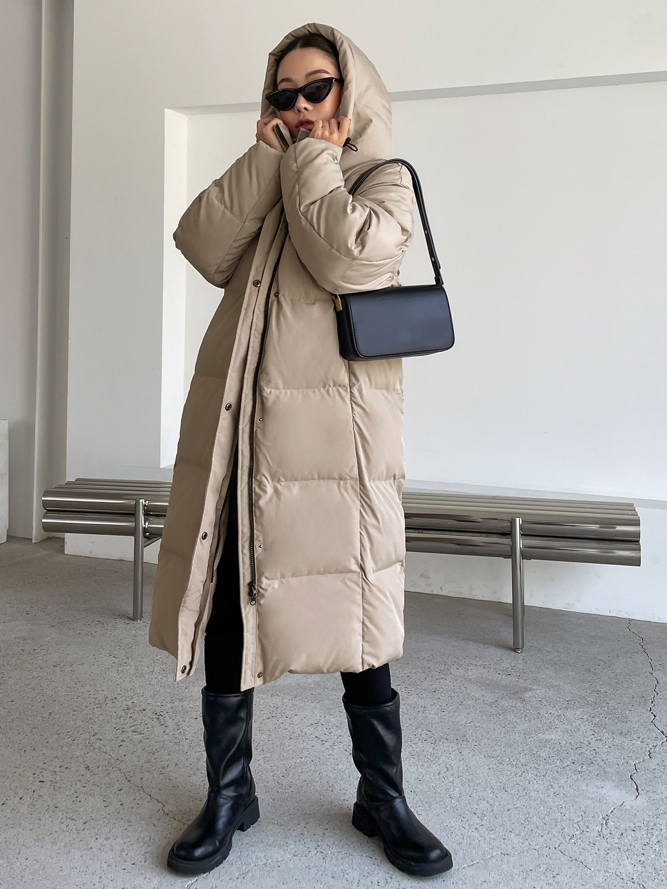 Women’s Thick Drawstring Hooded Puffer Coat with Letter Patches and Pockets