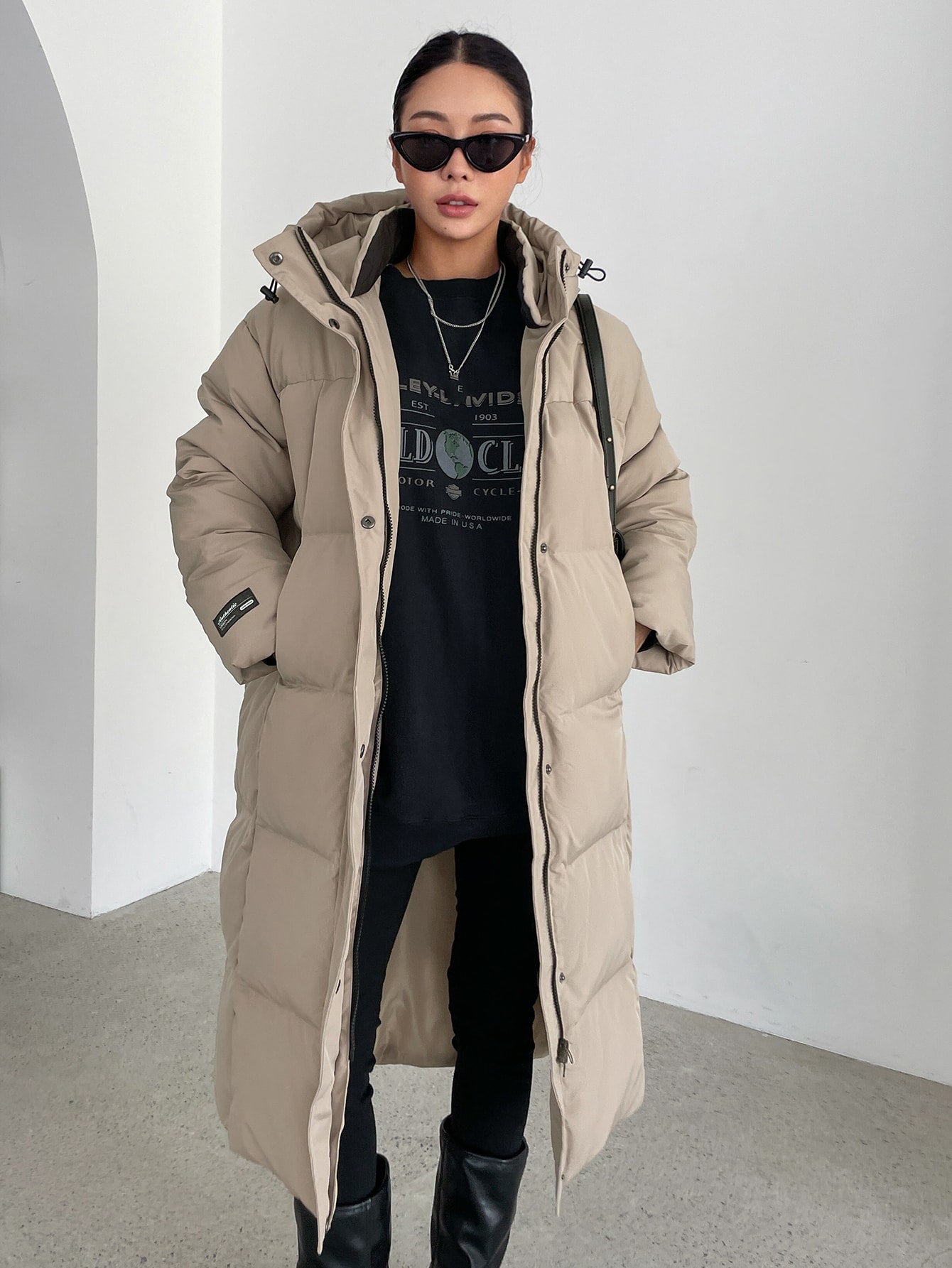 Women’s Thick Drawstring Hooded Puffer Coat with Letter Patches and Pockets