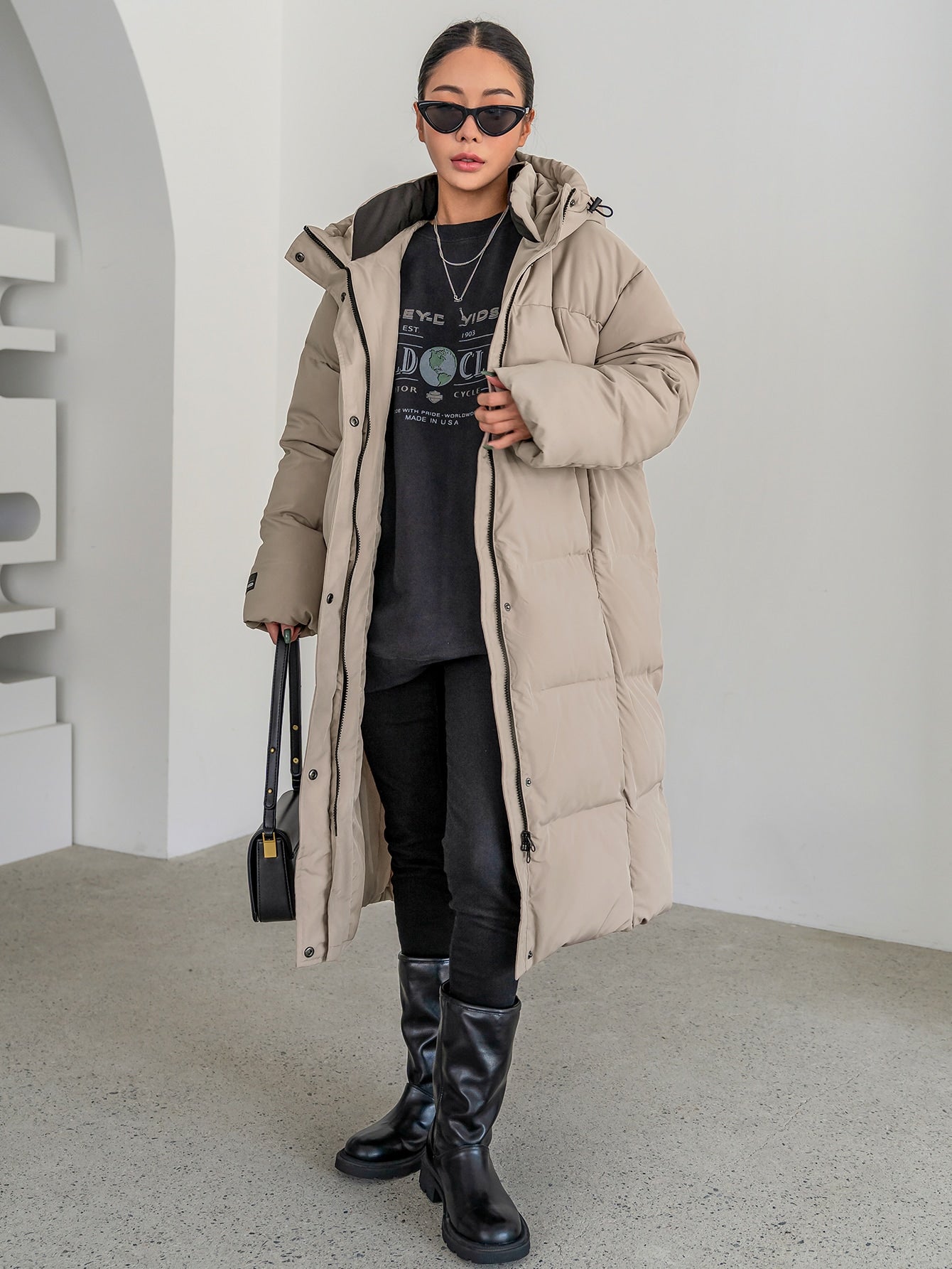 Women’s Thick Drawstring Hooded Puffer Coat with Letter Patches and Pockets