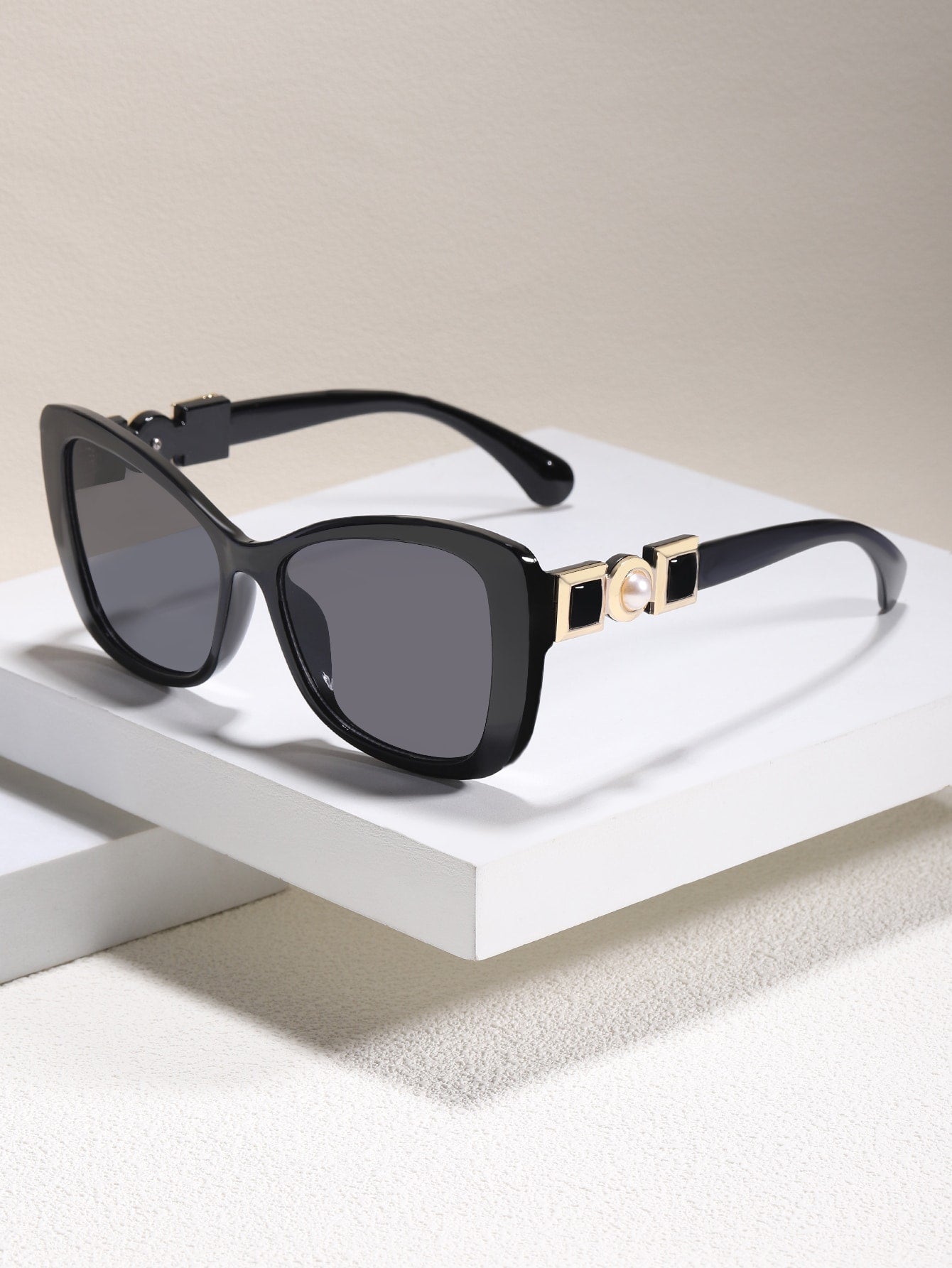 Chic Cat Eye Faux Pearl Sunglasses: Trendy Accessory for Stylish Women Color-2 Color-3