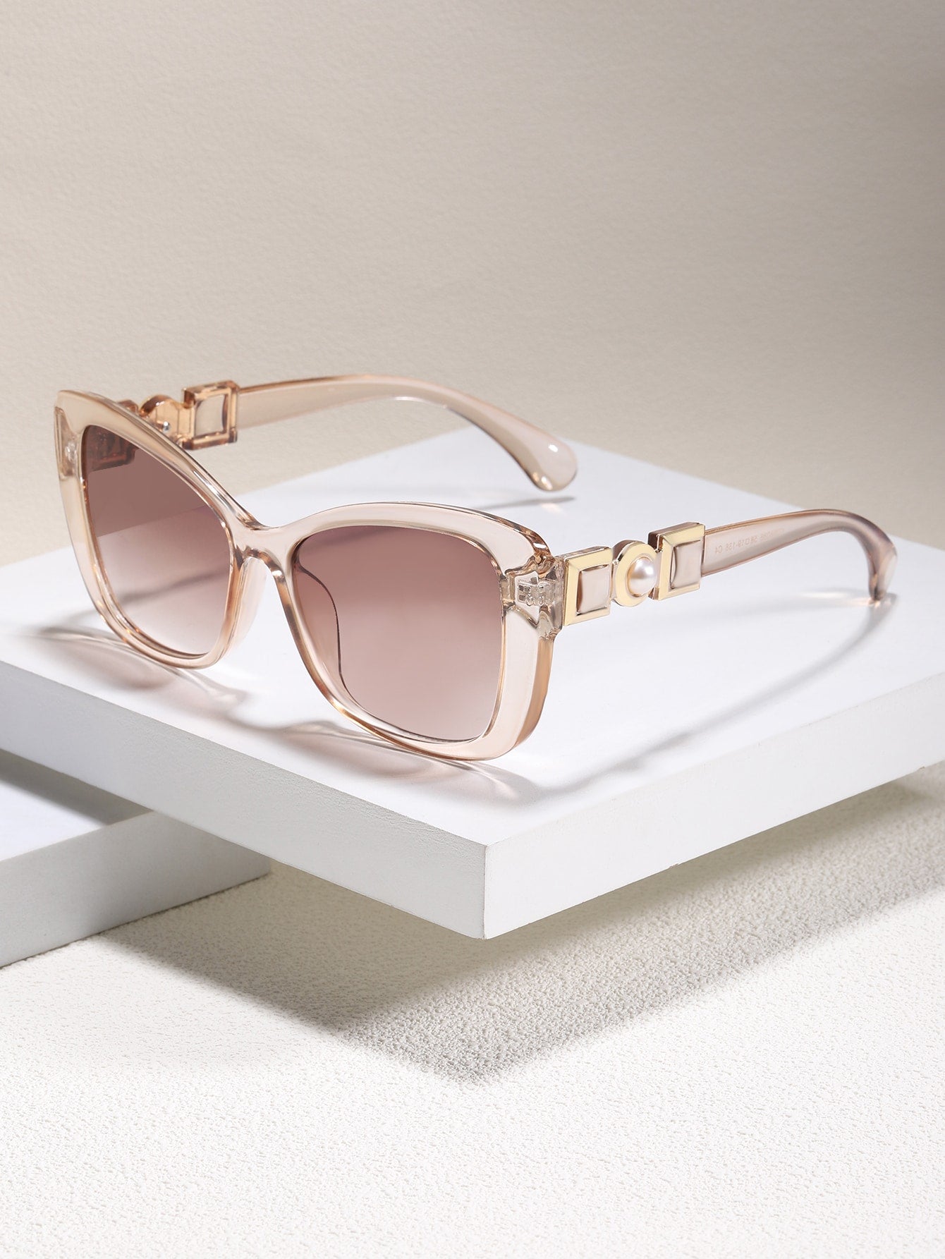 Chic Cat Eye Faux Pearl Sunglasses: Trendy Accessory for Stylish Women Color-2 Color-3
