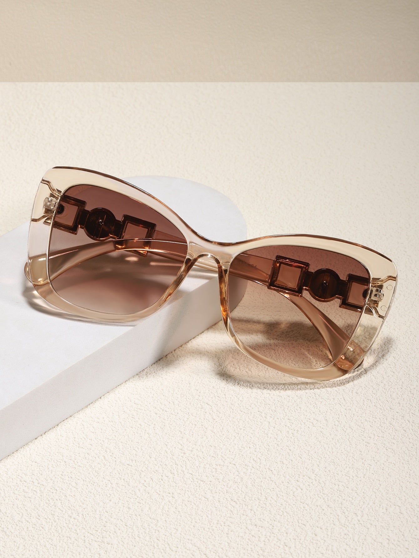 Chic Cat Eye Faux Pearl Sunglasses: Trendy Accessory for Stylish Women Color-2 Color-3