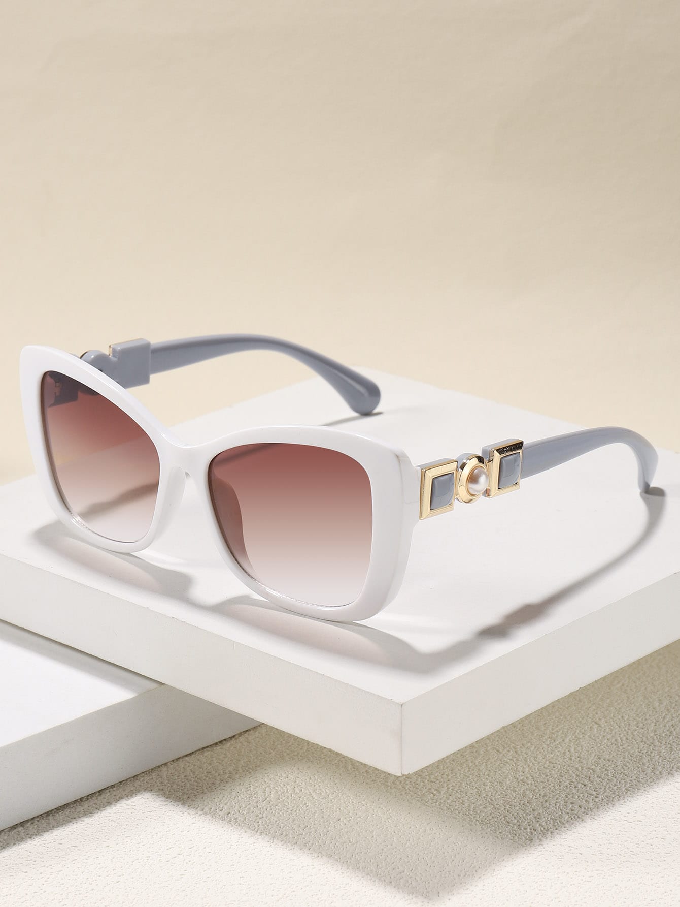 Chic Cat Eye Faux Pearl Sunglasses: Trendy Accessory for Stylish Women Color-2 Color-3