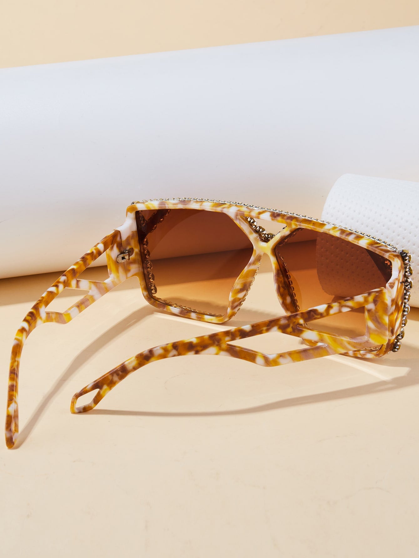 Chic Geometric Oversized Rhinestone Sunglasses – Perfect for Beach Day