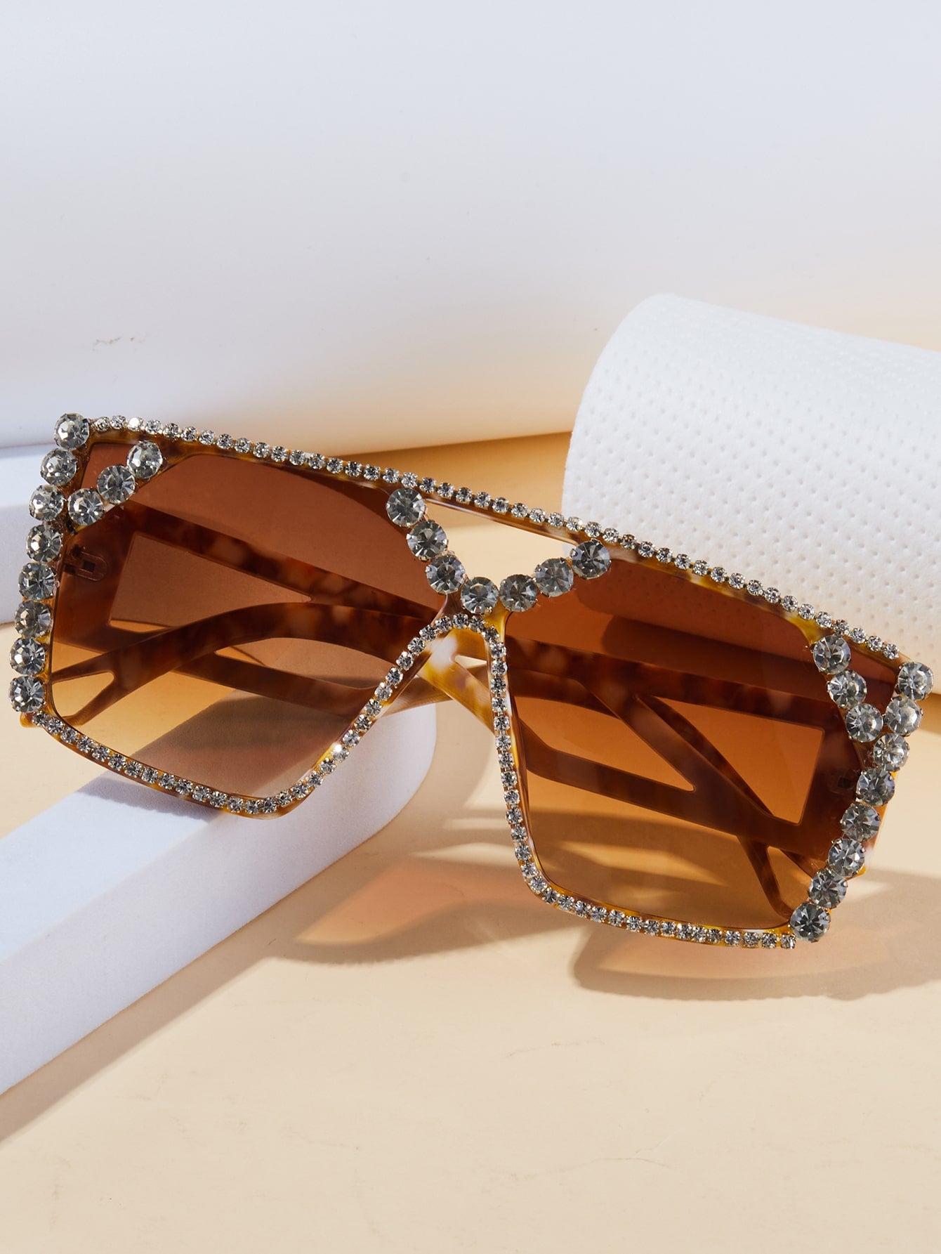 Chic Geometric Oversized Rhinestone Sunglasses – Perfect for Beach Day