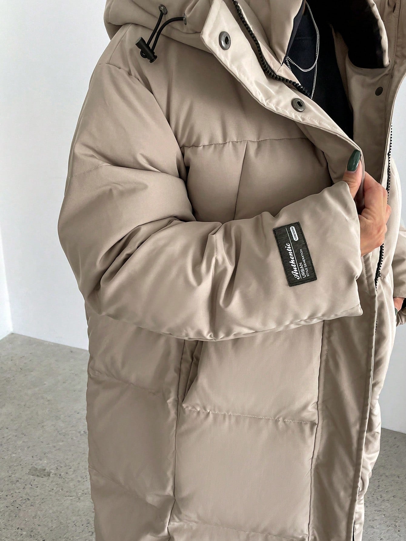 Women’s Thick Drawstring Hooded Puffer Coat with Letter Patches and Pockets