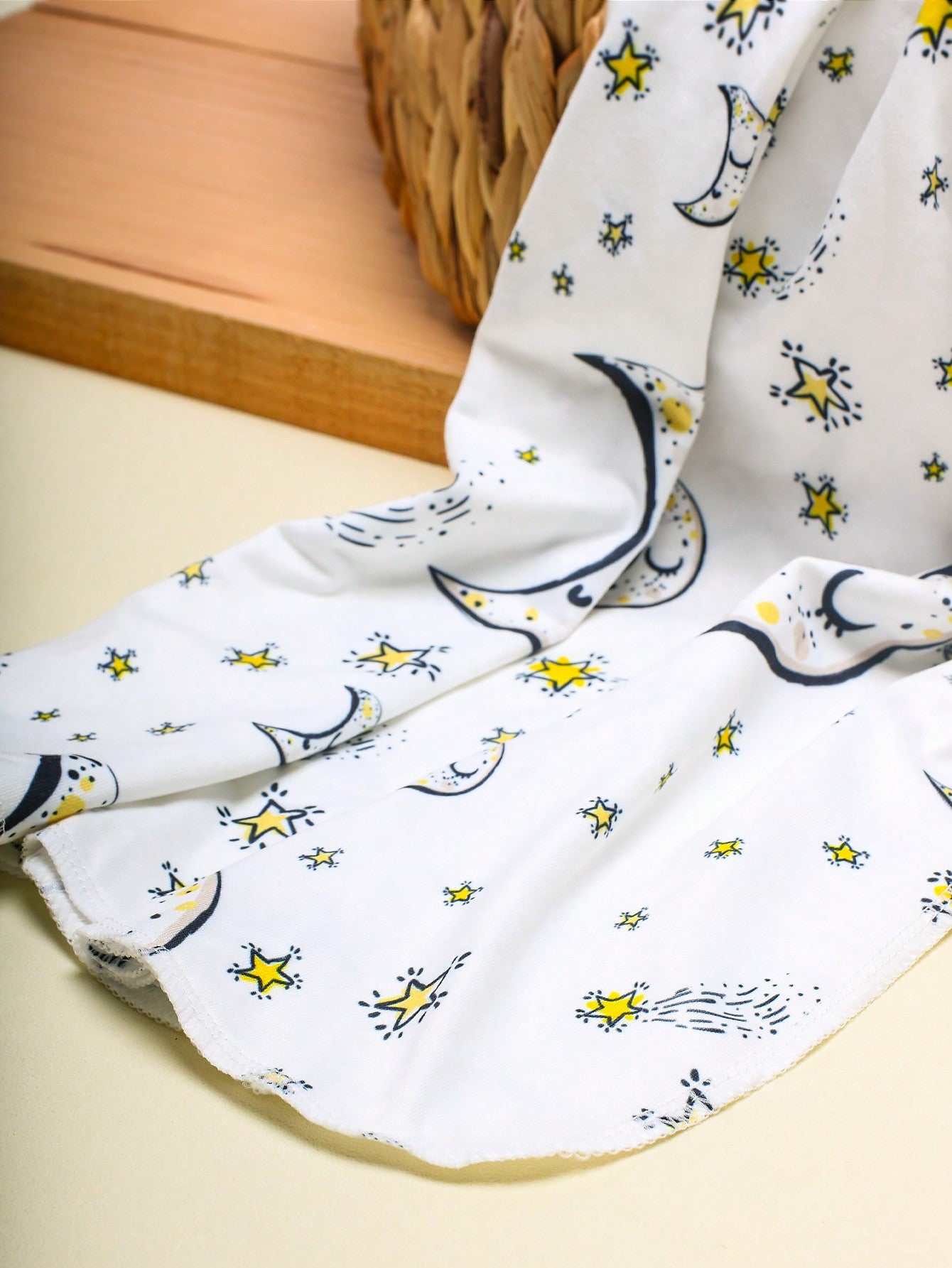 Adorable Newborn Baby Boy Star & Moon Print Blanket and Hat Photo Set