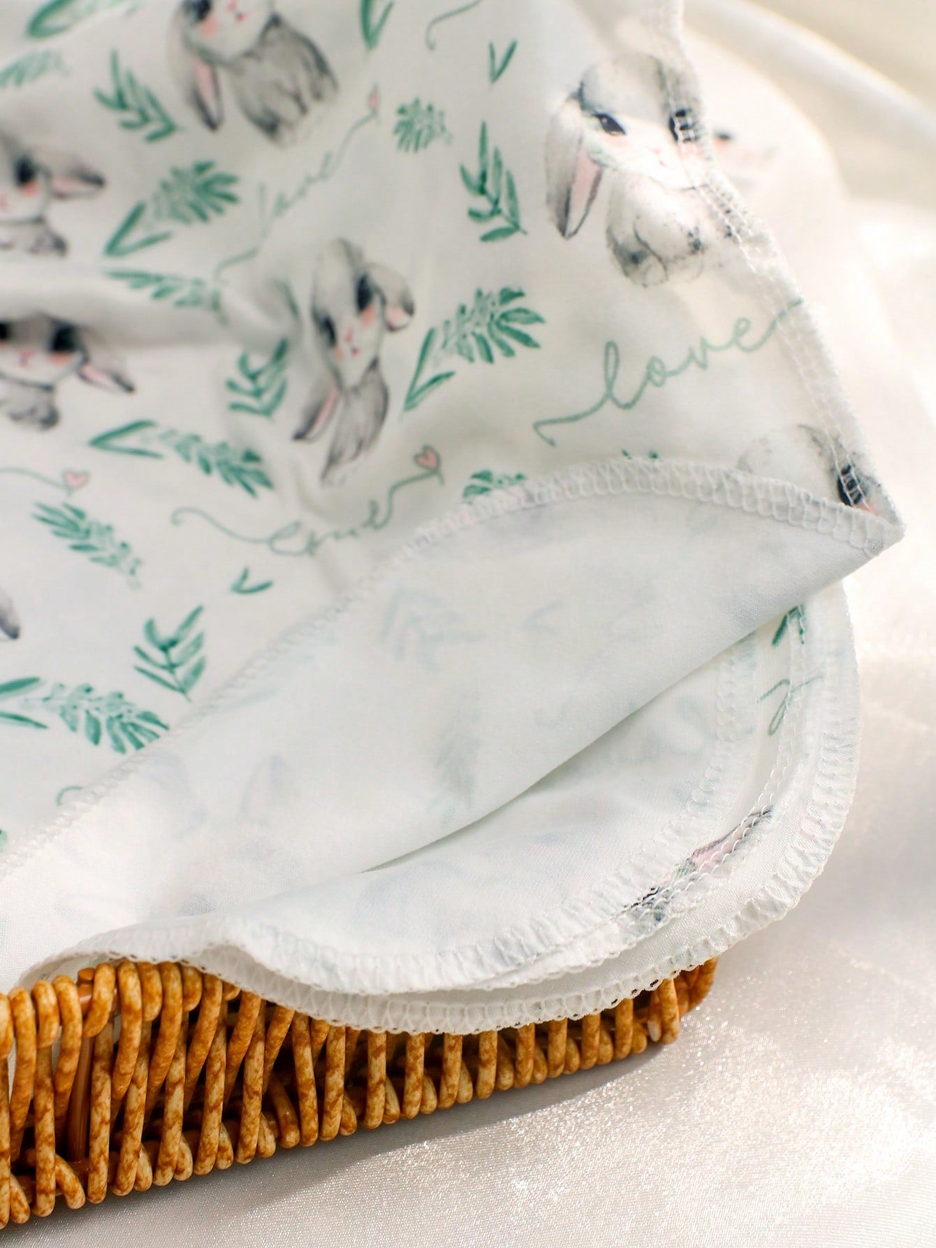 Adorable Rabbit Print Swaddle Blanket and Hat Set for Newborn Baby Boys – Perfect for Photography Props