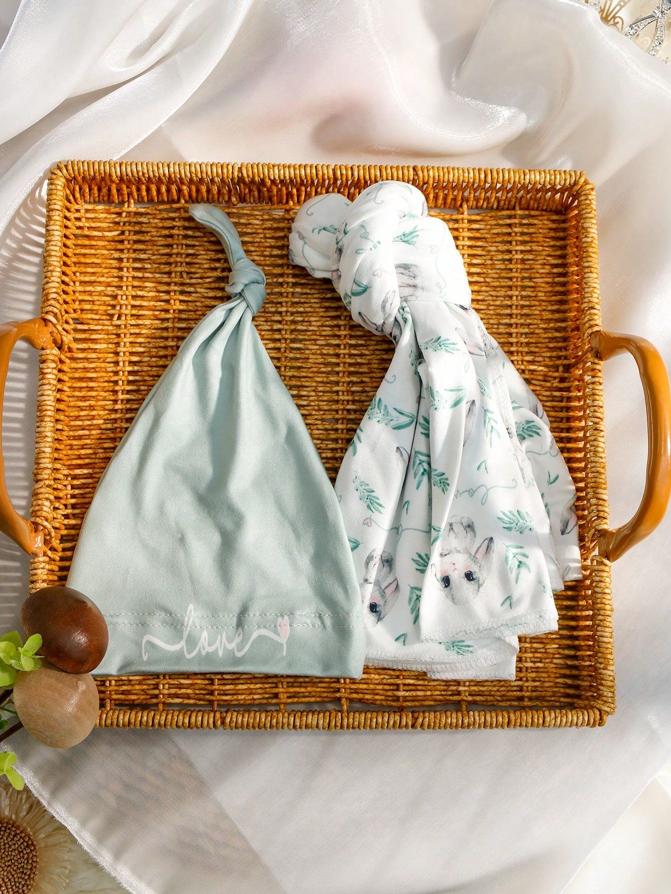Adorable Rabbit Print Swaddle Blanket and Hat Set for Newborn Baby Boys – Perfect for Photography Props