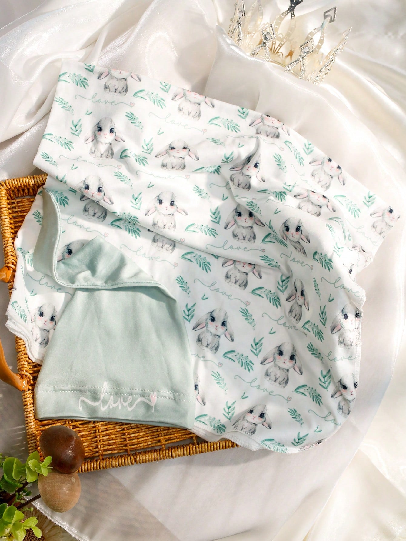 Adorable Rabbit Print Swaddle Blanket and Hat Set for Newborn Baby Boys – Perfect for Photography Props