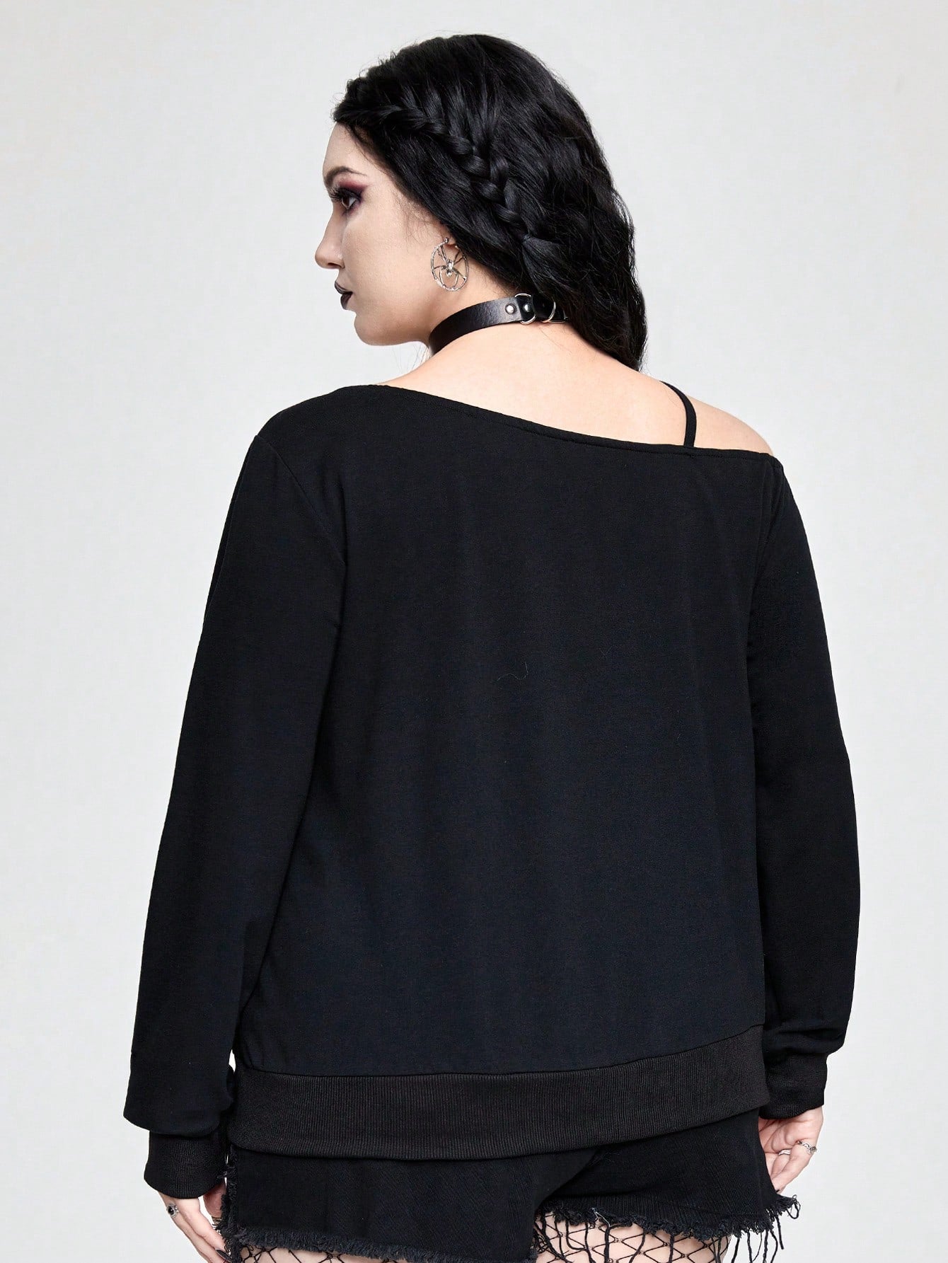 Gothic Vibes: Asymmetric Fang Print Plus Size Long Sleeve Sweatshirt for Women Black / 1XL Black / 2XL