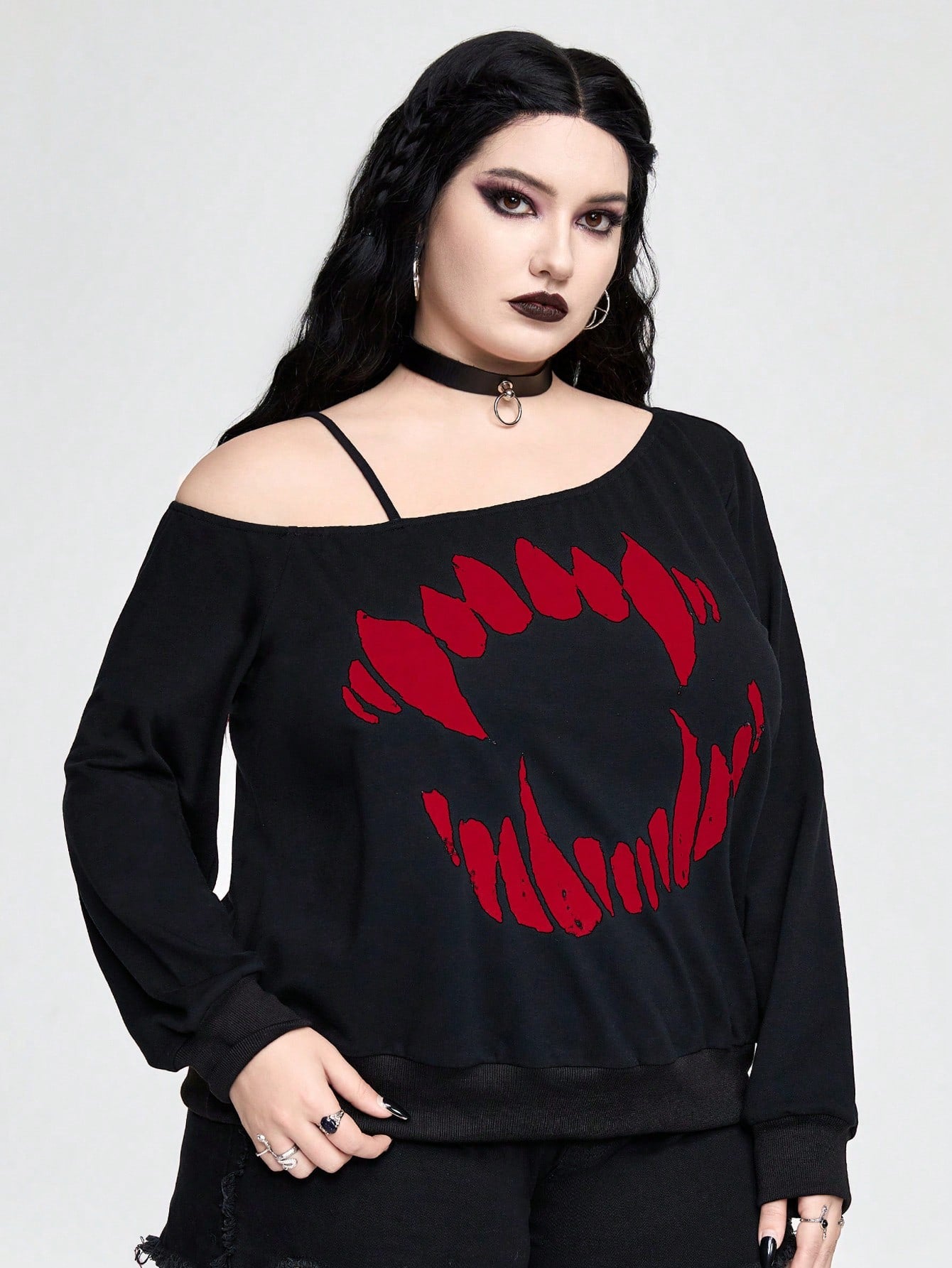 Gothic Vibes: Asymmetric Fang Print Plus Size Long Sleeve Sweatshirt for Women Black / 1XL Black / 2XL