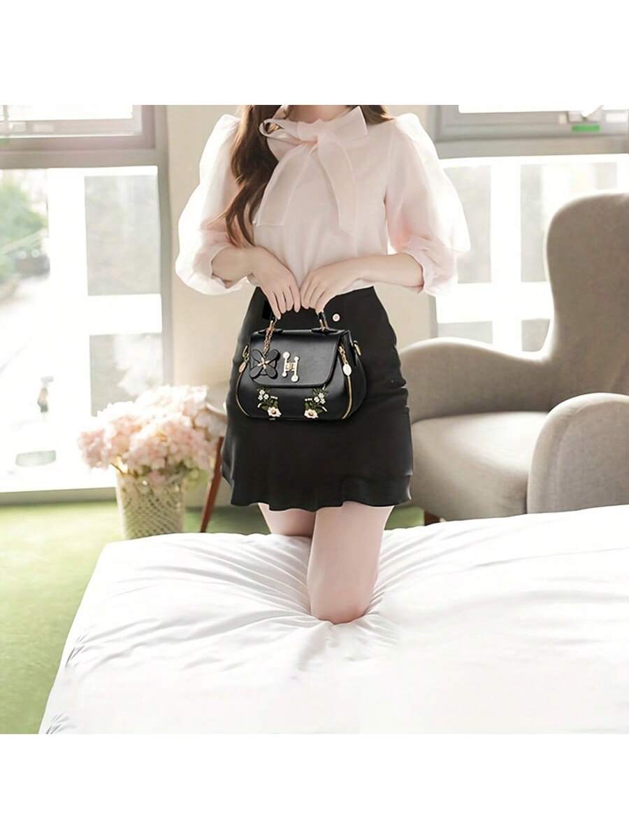 Chic Floral Satchel: Elegant Small Handbag for the Fashion-Forward Woman