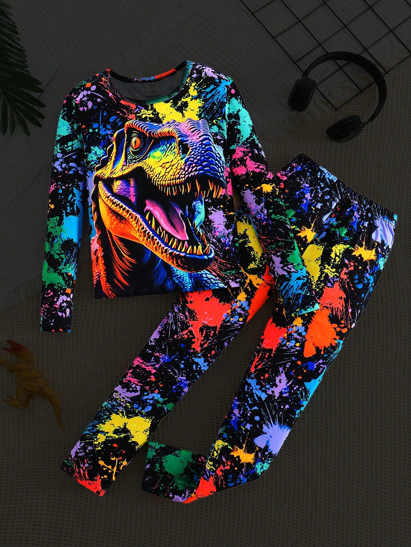 Vibrant Graffiti Print Snug Fit Sleepwear Set for Tween Boys - Long Sleeve Tee & Pants Multicolor / 8Y Multicolor / 9Y