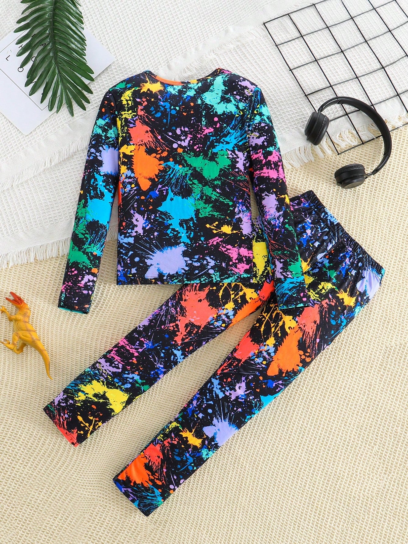 Vibrant Graffiti Print Snug Fit Sleepwear Set for Tween Boys - Long Sleeve Tee & Pants Multicolor / 8Y Multicolor / 9Y