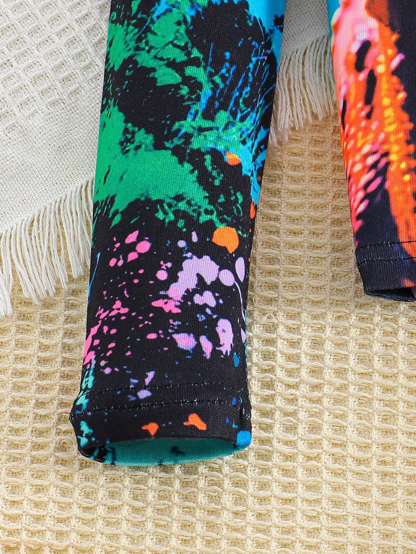 Vibrant Graffiti Print Snug Fit Sleepwear Set for Tween Boys - Long Sleeve Tee & Pants Multicolor / 8Y Multicolor / 9Y