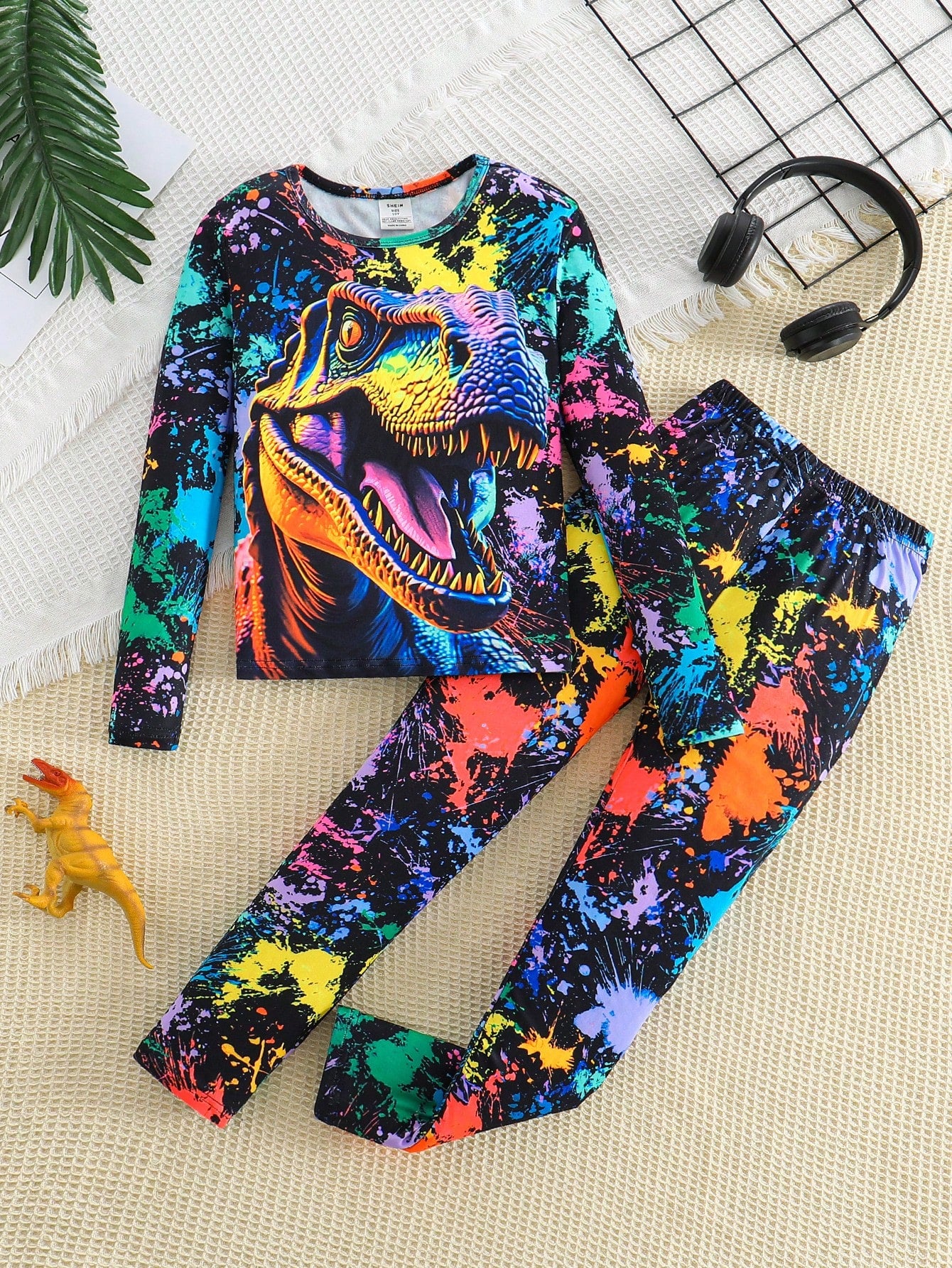 Vibrant Graffiti Print Snug Fit Sleepwear Set for Tween Boys - Long Sleeve Tee & Pants Multicolor / 8Y Multicolor / 9Y