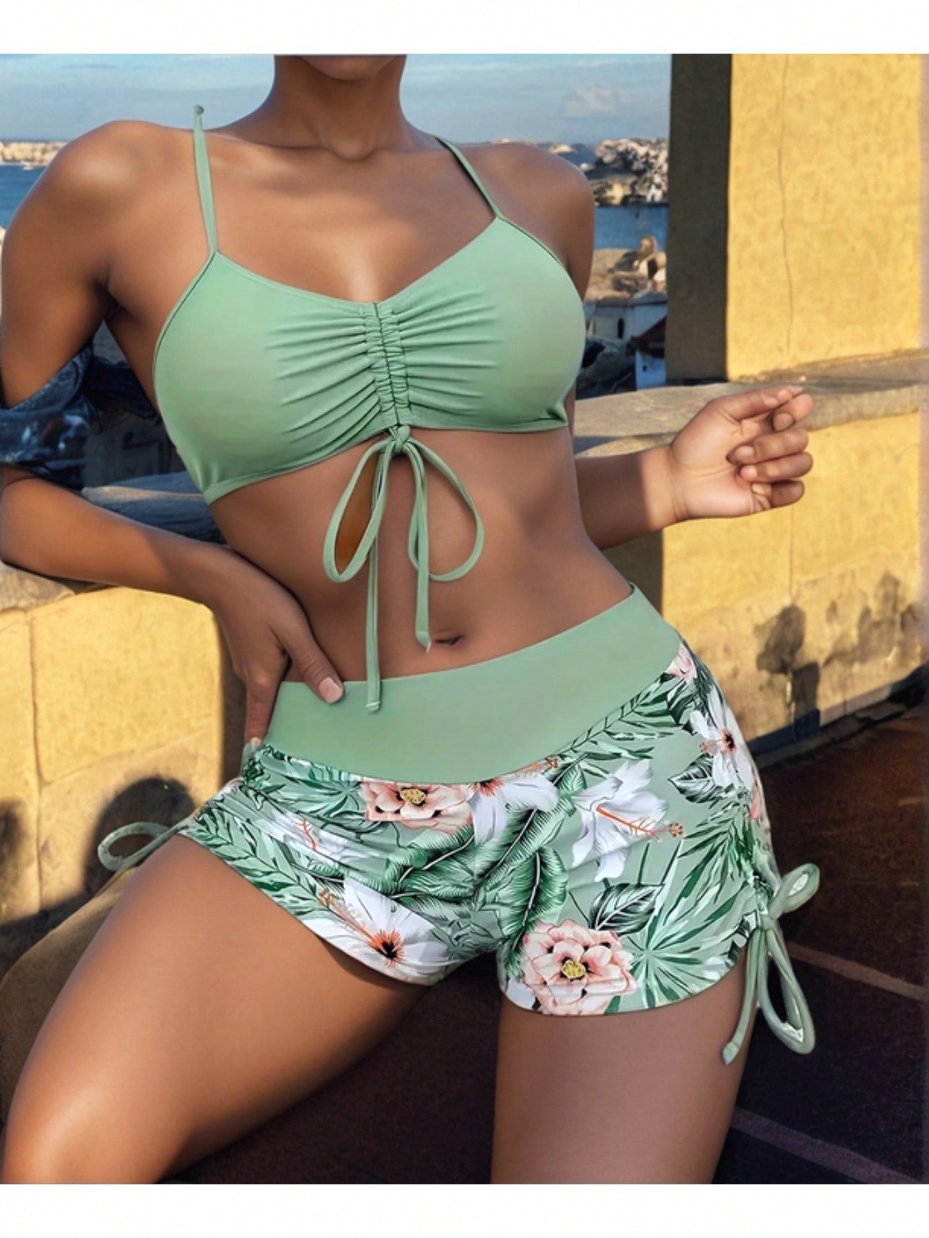 Vibrant Green Tropical Floral 2-Piece Bikini Set - High-Waisted & Spaghetti Straps for a Stylish Summer Splash M L