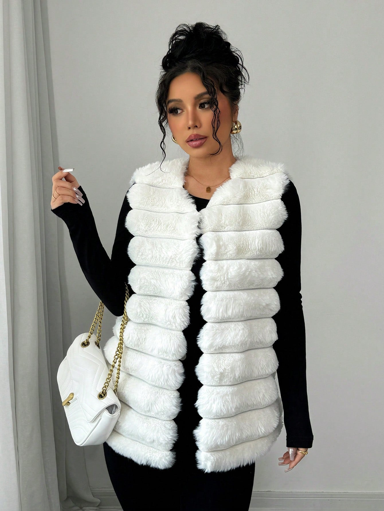 Chic and Cozy: SHEIN Women's Sleeveless Fluffy Jacket for Autumn & Winter S M