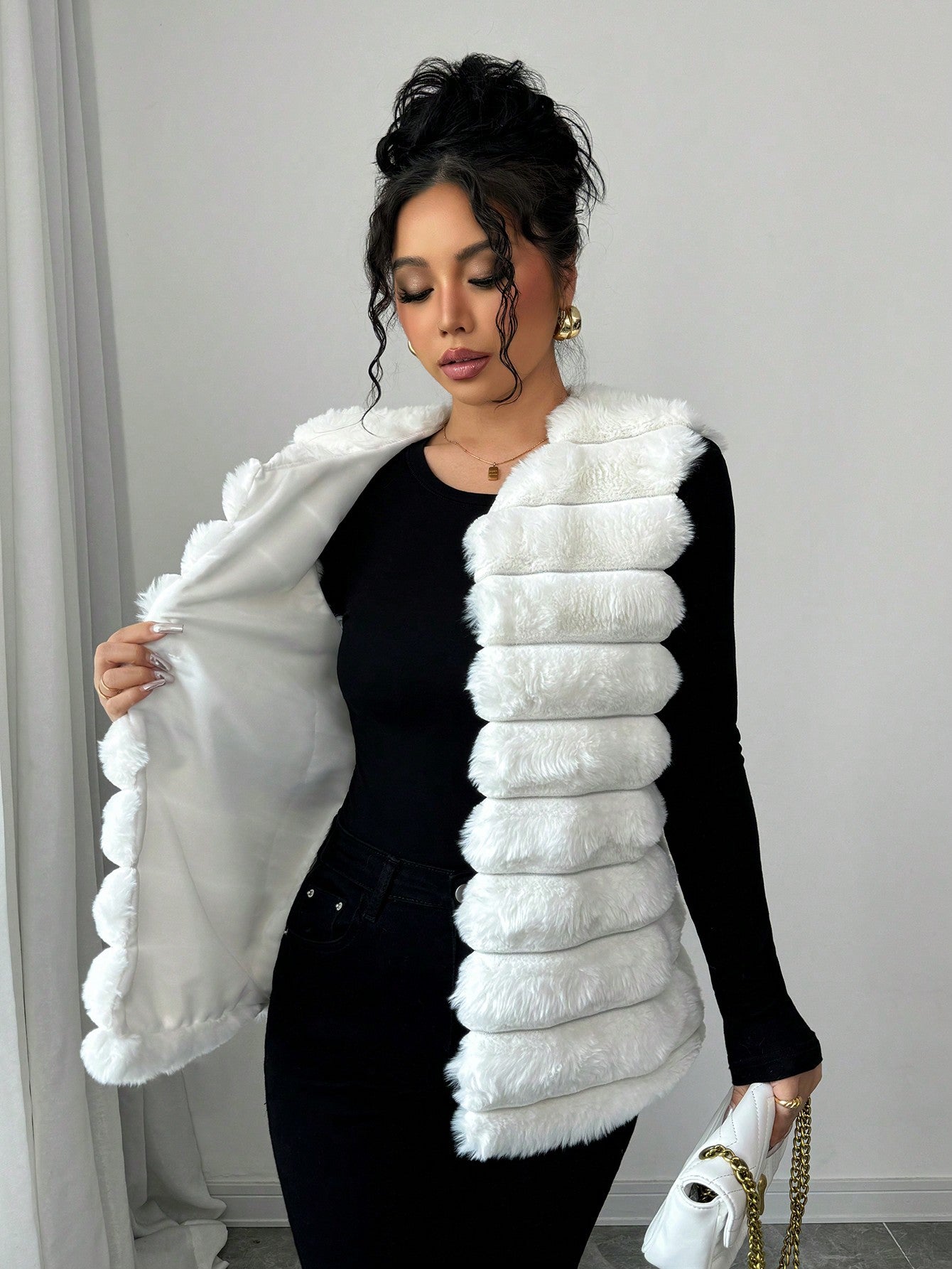 Chic and Cozy: SHEIN Women's Sleeveless Fluffy Jacket for Autumn & Winter S M