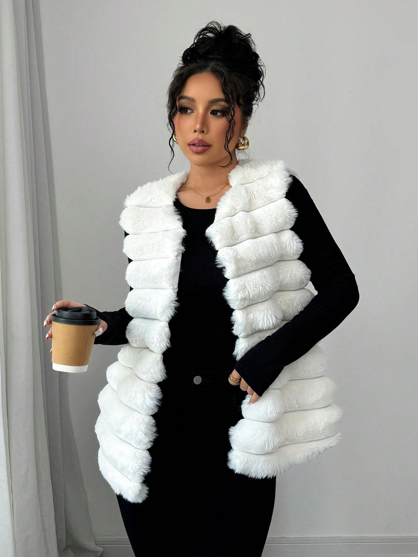 Chic and Cozy: SHEIN Women's Sleeveless Fluffy Jacket for Autumn & Winter S M
