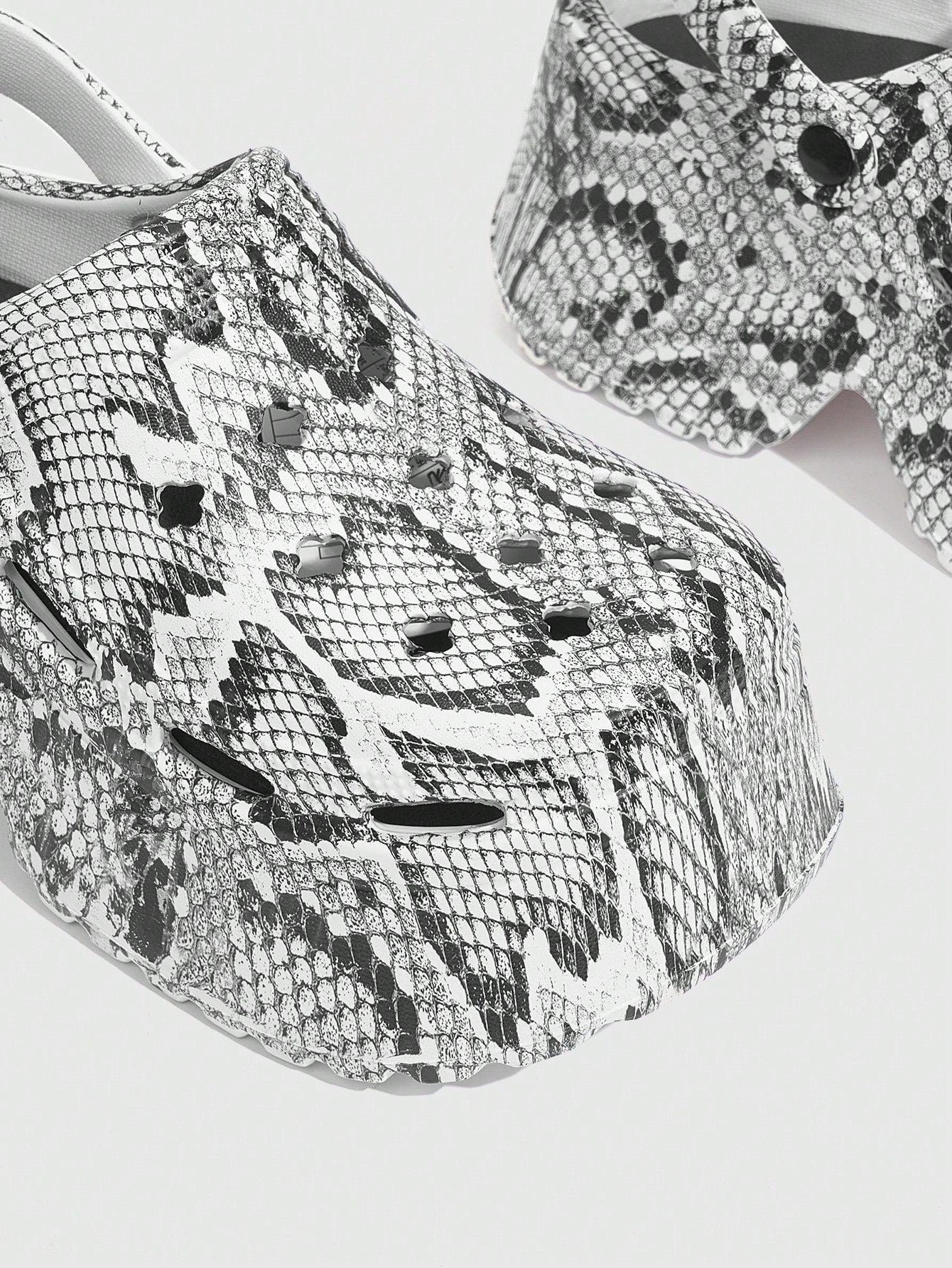 Women's Cut-Out Snake Pattern Shoes for Trendy Spring CN36-37 CN38-39 CN40-41 CN36-37-CN38-39-CN40-41-