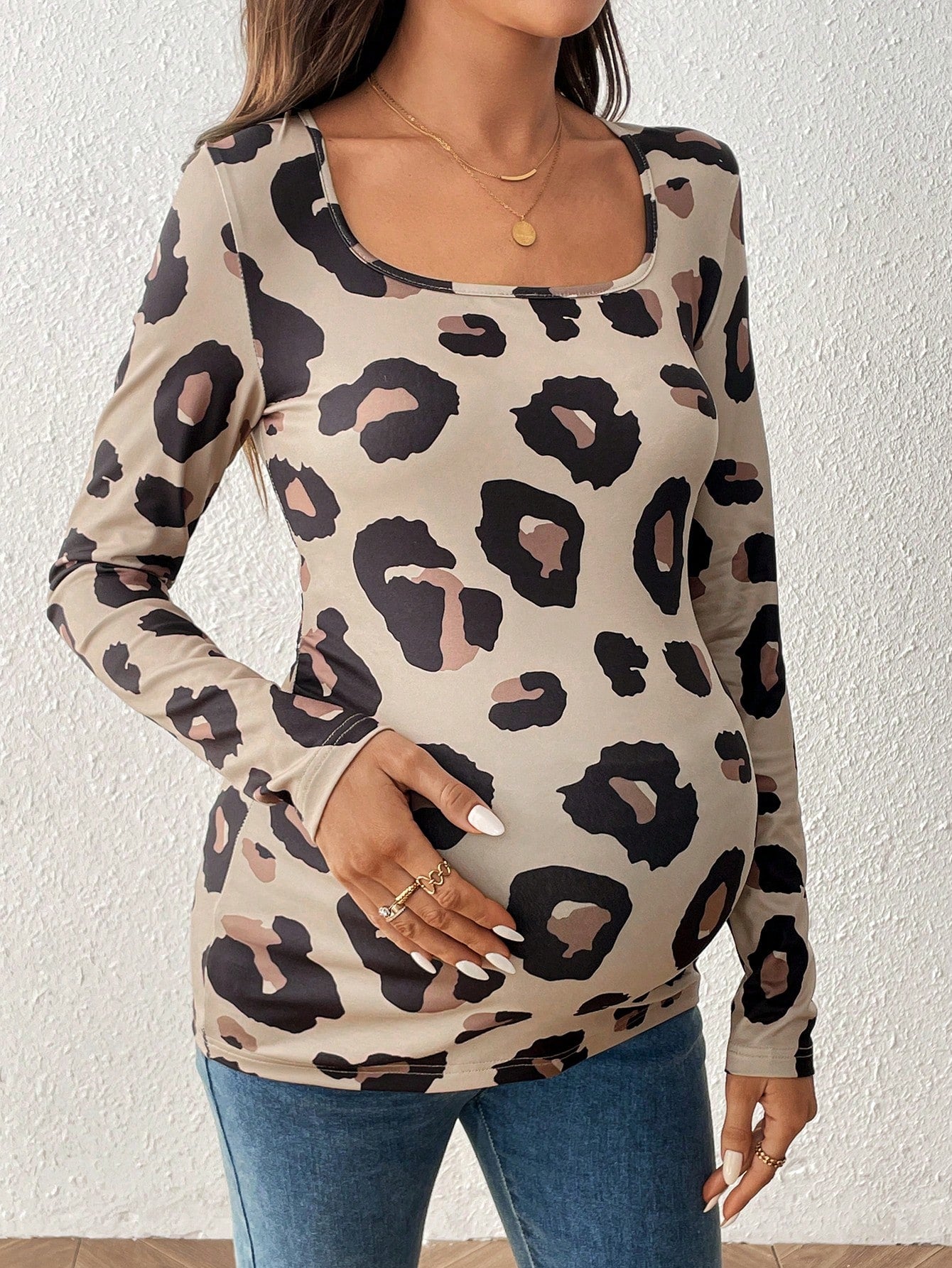 Chic Leopard Print Long Sleeve Maternity T-Shirt for Autumn S M