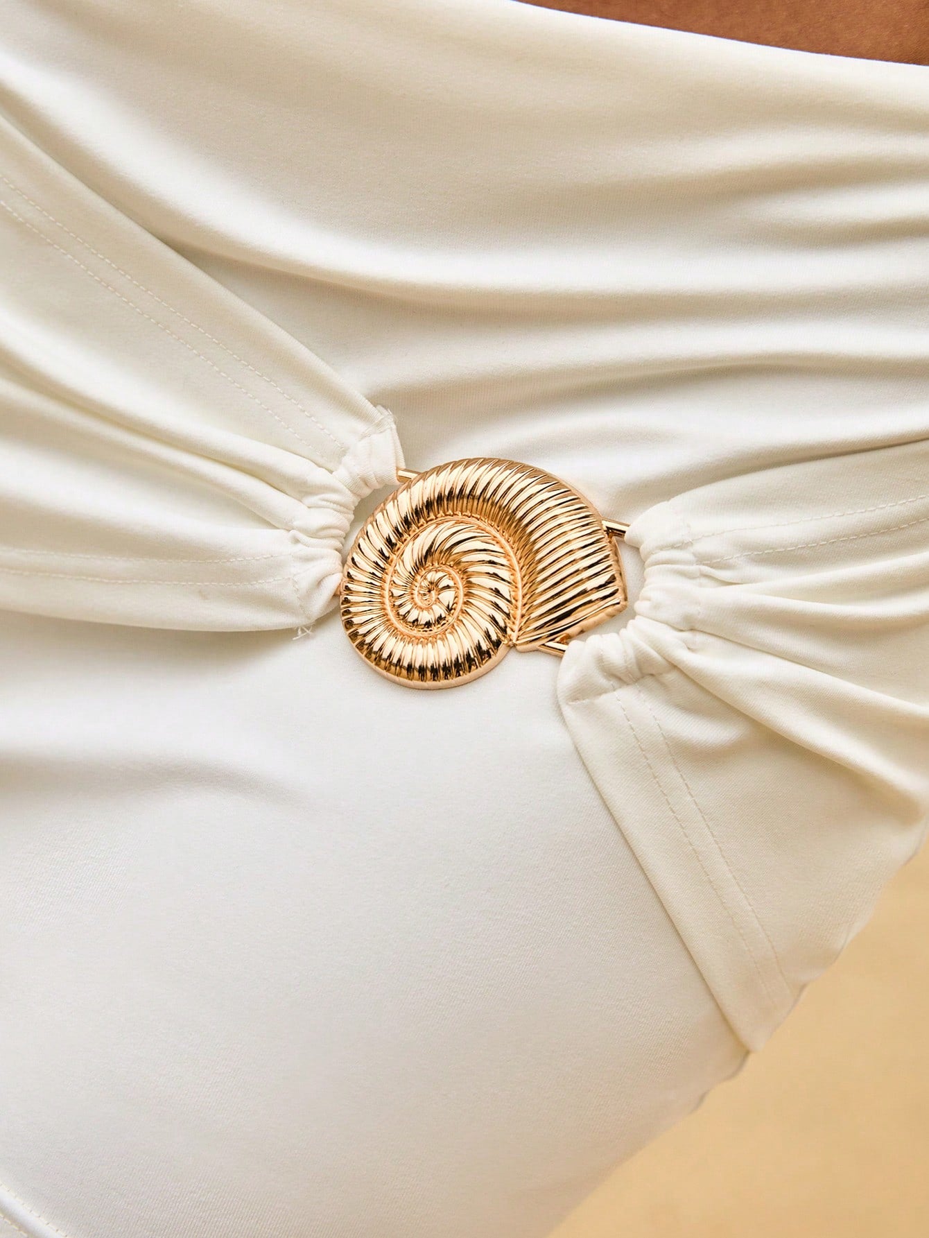 Stylish Low-Waist White Mini Skirt with Metal Buckle Decoration XS S M XS-S-M-L-