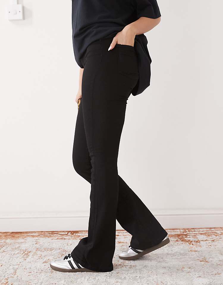 https://images.asos-media.com/products/noisy-may-sallie-high-waisted-flare-jeans-in-black/201351181-2?$n_750w$&wid=750&fit=constrain