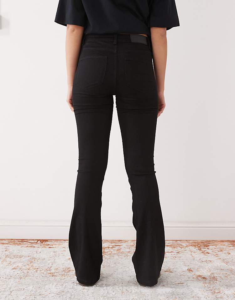 https://images.asos-media.com/products/noisy-may-sallie-high-waisted-flare-jeans-in-black/201351181-3?$n_750w$&wid=750&fit=constrain