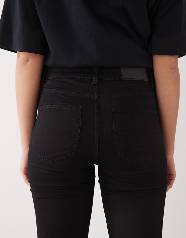https://images.asos-media.com/products/noisy-may-sallie-high-waisted-flare-jeans-in-black/201351181-4?$n_750w$&wid=750&fit=constrain