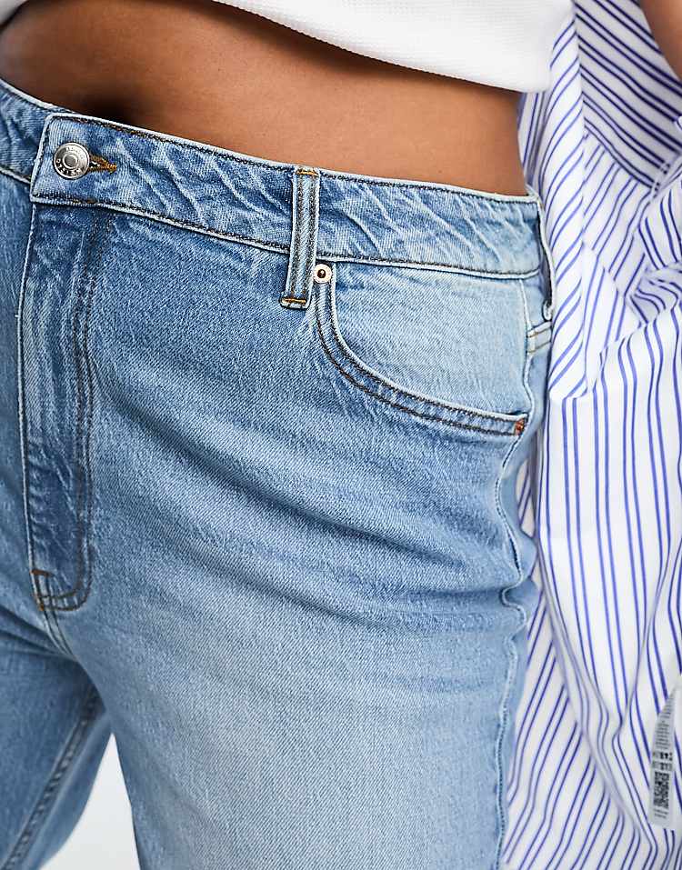 https://images.asos-media.com/products/asos-design-curve-comfort-stretch-straight-leg-jeans-in-mid-blue/205037776-3?$n_750w$&wid=750&fit=constrain