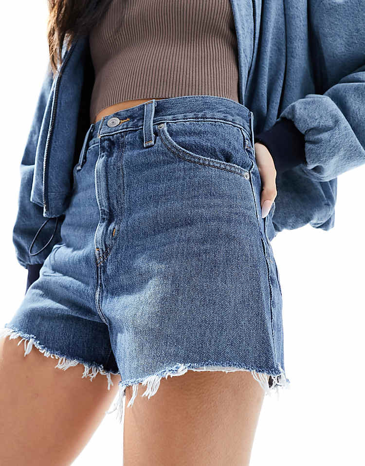 https://images.asos-media.com/products/levis-high-waisted-mom-denim-shorts-in-blue/205358085-2?$n_750w$&wid=750&fit=constrain
