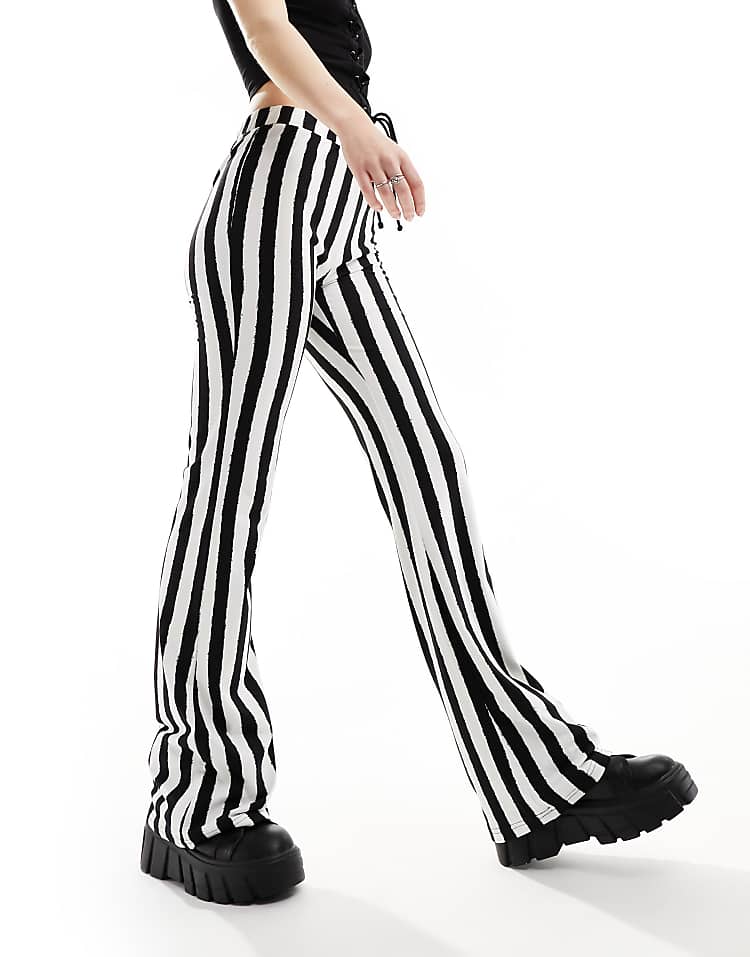 https://images.asos-media.com/products/noisy-may-jersey-flare-pants-in-stripe/205692641-3?$n_750w$&wid=750&fit=constrain