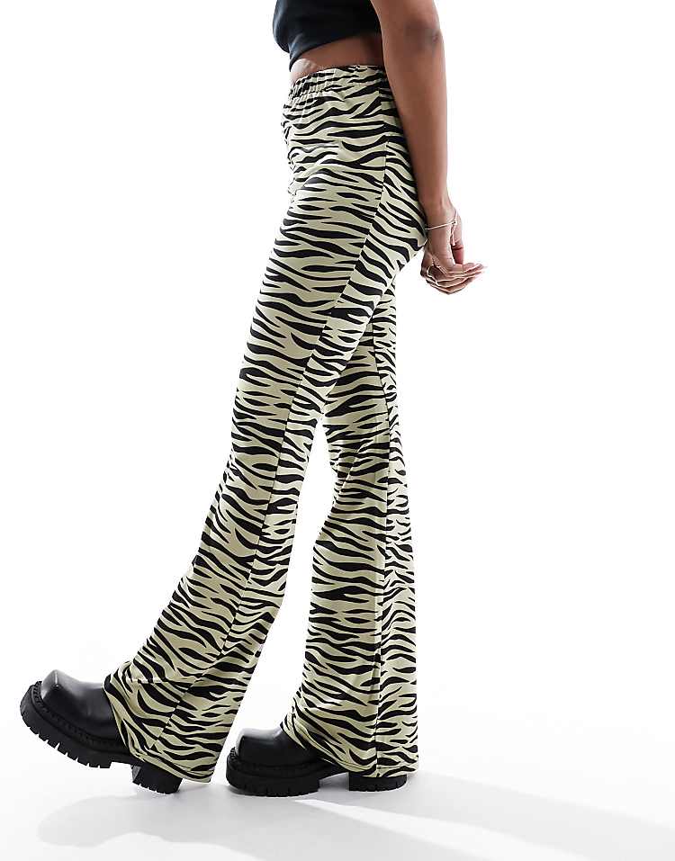 https://images.asos-media.com/products/noisy-may-jersey-flare-pants-in-sage-zebra-print/205692728-3?$n_750w$&wid=750&fit=constrain