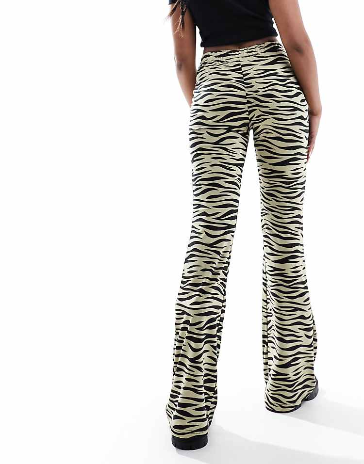 https://images.asos-media.com/products/noisy-may-jersey-flare-pants-in-sage-zebra-print/205692728-4?$n_750w$&wid=750&fit=constrain