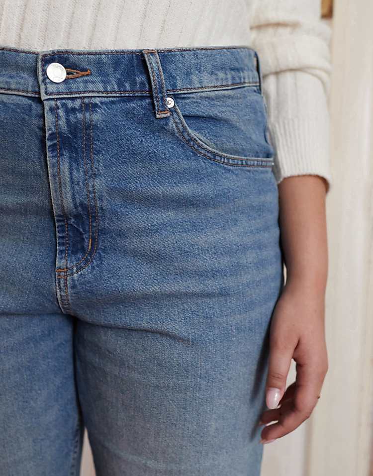 https://images.asos-media.com/products/asos-design-curve-comfort-stretch-straight-leg-jeans-in-mid-blue/206426964-3?$n_750w$&wid=750&fit=constrain