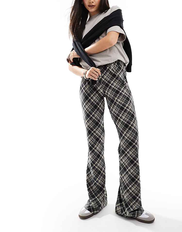 https://images.asos-media.com/products/noisy-may-flared-pants-in-black-plaid/206531672-1-black?$n_750w$&wid=750&fit=constrain