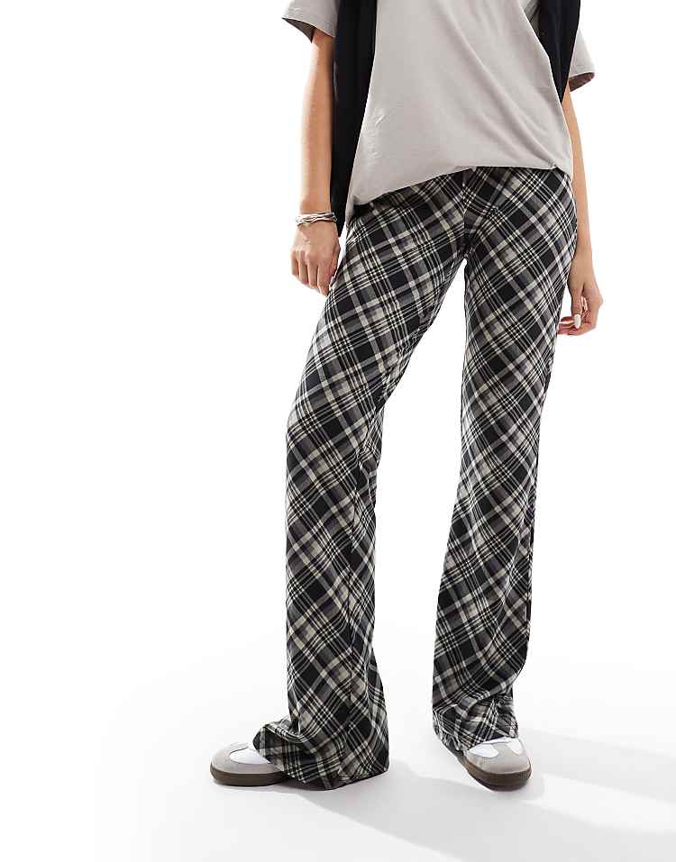 https://images.asos-media.com/products/noisy-may-flared-pants-in-black-plaid/206531672-2?$n_750w$&wid=750&fit=constrain