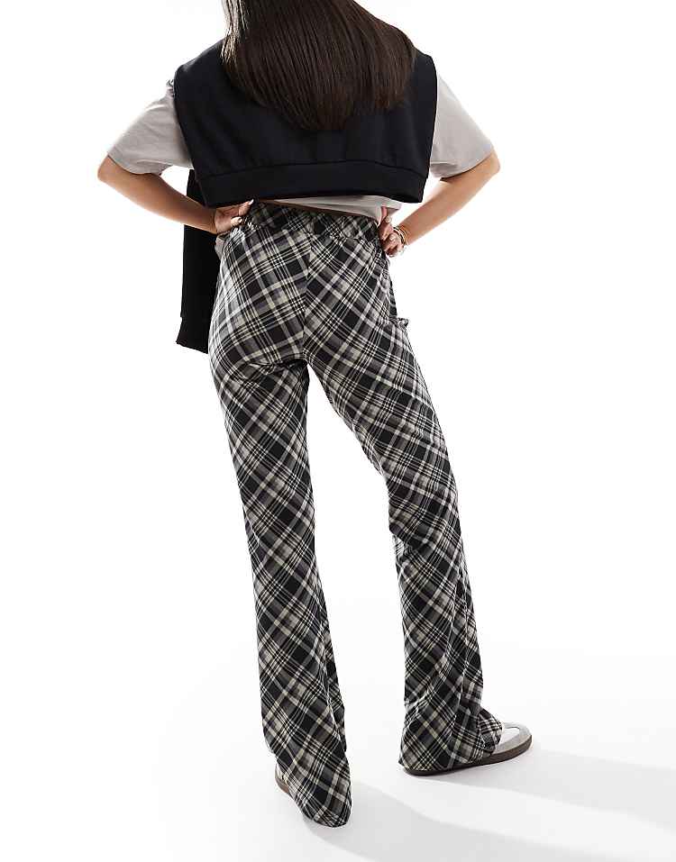 https://images.asos-media.com/products/noisy-may-flared-pants-in-black-plaid/206531672-4?$n_750w$&wid=750&fit=constrain