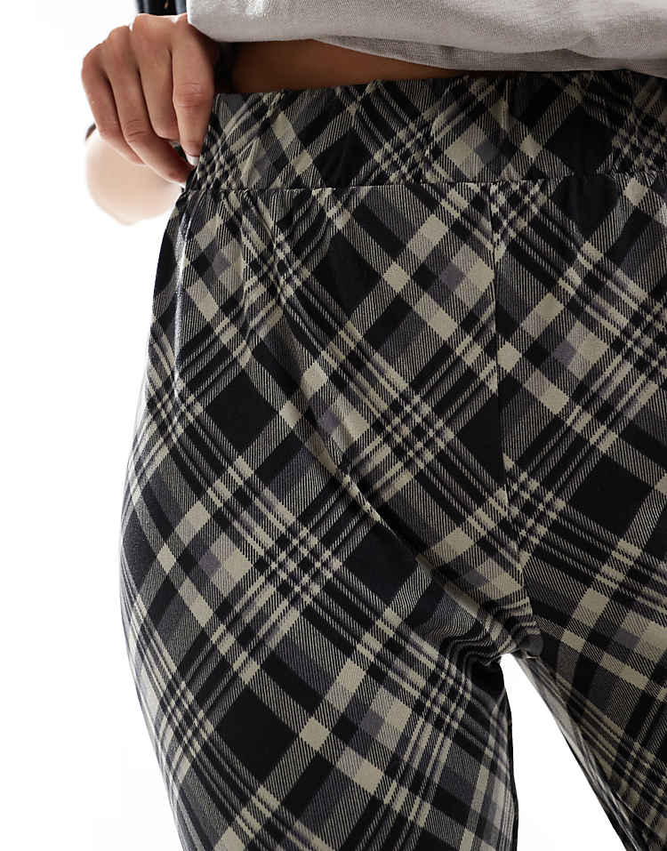 https://images.asos-media.com/products/noisy-may-flared-pants-in-black-plaid/206531672-5?$n_750w$&wid=750&fit=constrain