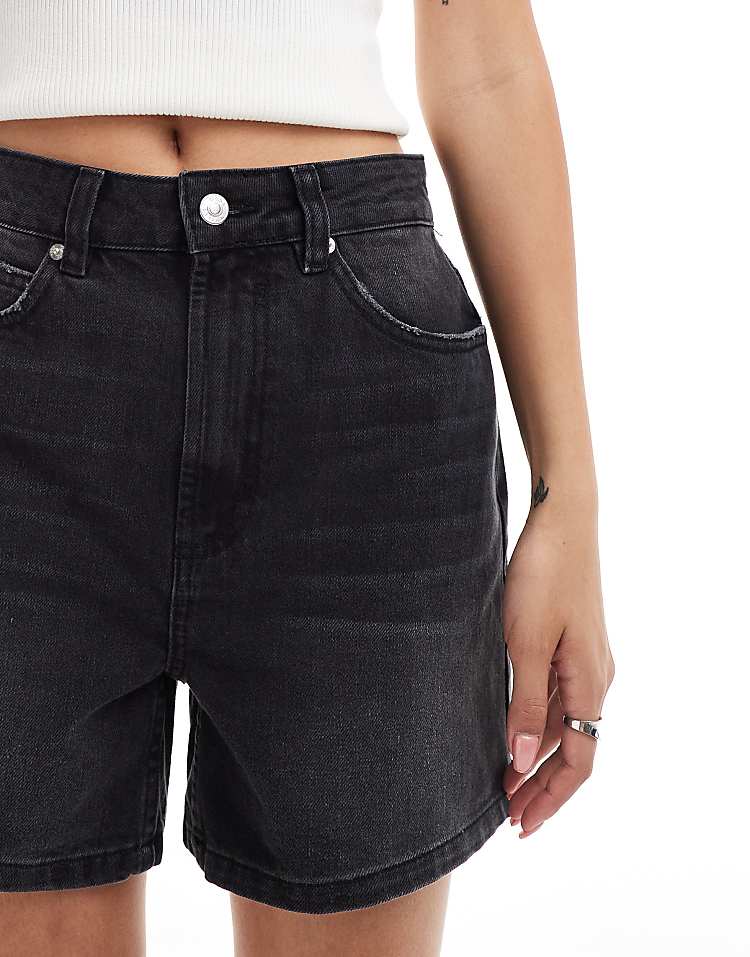 https://images.asos-media.com/products/asos-design-denim-dad-shorts-in-wash-black/206541599-4?$n_750w$&wid=750&fit=constrain