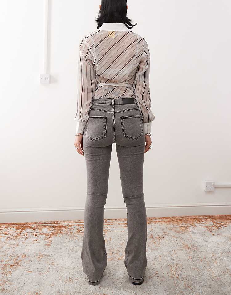 https://images.asos-media.com/products/noisy-may-sallie-high-waisted-flare-jeans-in-light-gray/207372744-2?$n_750w$&wid=750&fit=constrain