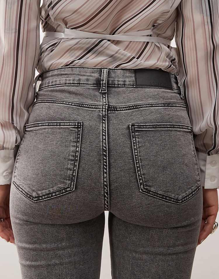 https://images.asos-media.com/products/noisy-may-sallie-high-waisted-flare-jeans-in-light-gray/207372744-4?$n_750w$&wid=750&fit=constrain