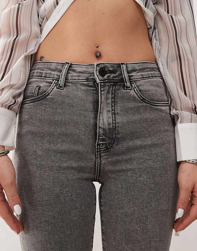 https://images.asos-media.com/products/noisy-may-sallie-high-waisted-flare-jeans-in-light-gray/207372744-5?$n_750w$&wid=750&fit=constrain