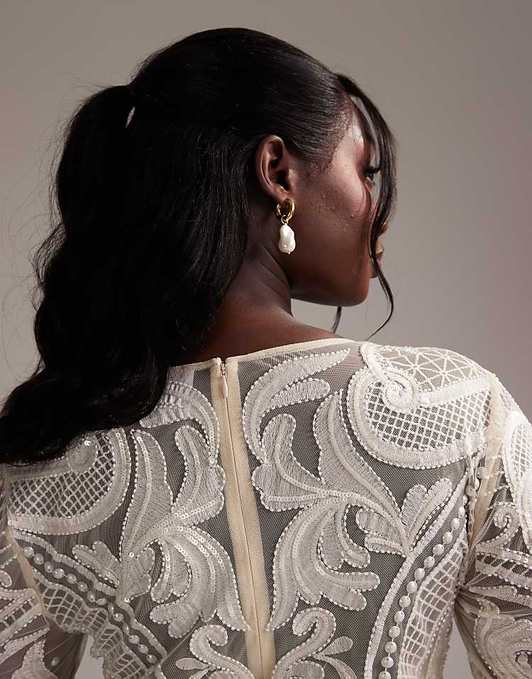 https://images.asos-media.com/products/asos-design-curve-embroidered-plunge-long-sleeve-maxi-wedding-dress-in-ivory/207531028-4?$n_750w$&wid=750&fit=constrain