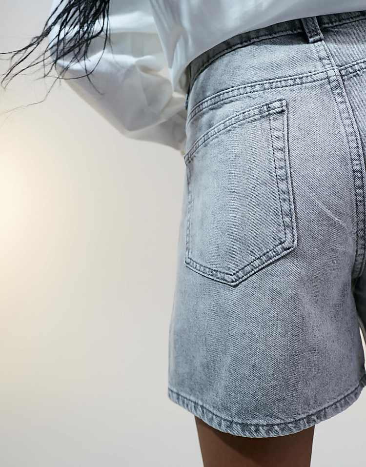 https://images.asos-media.com/products/asos-design-denim-dad-shorts-in-wash-gray/207595036-5?$n_750w$&wid=750&fit=constrain