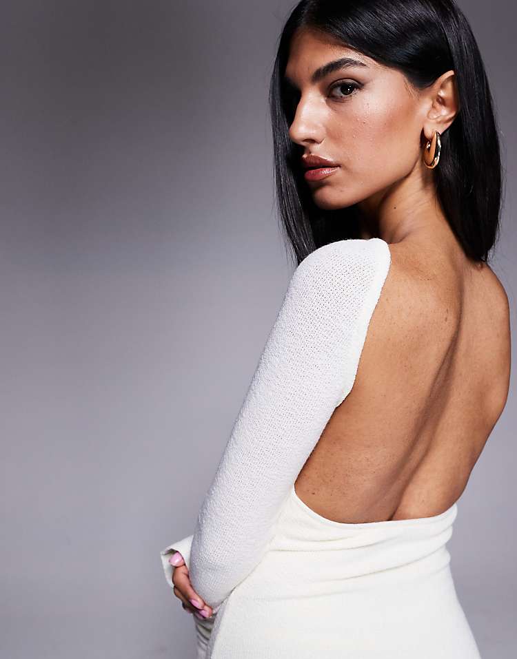 https://images.asos-media.com/products/princess-polly-snyder-fine-knit-open-back-maxi-dress-in-off-white/207638391-4?$n_750w$&wid=750&fit=constrain