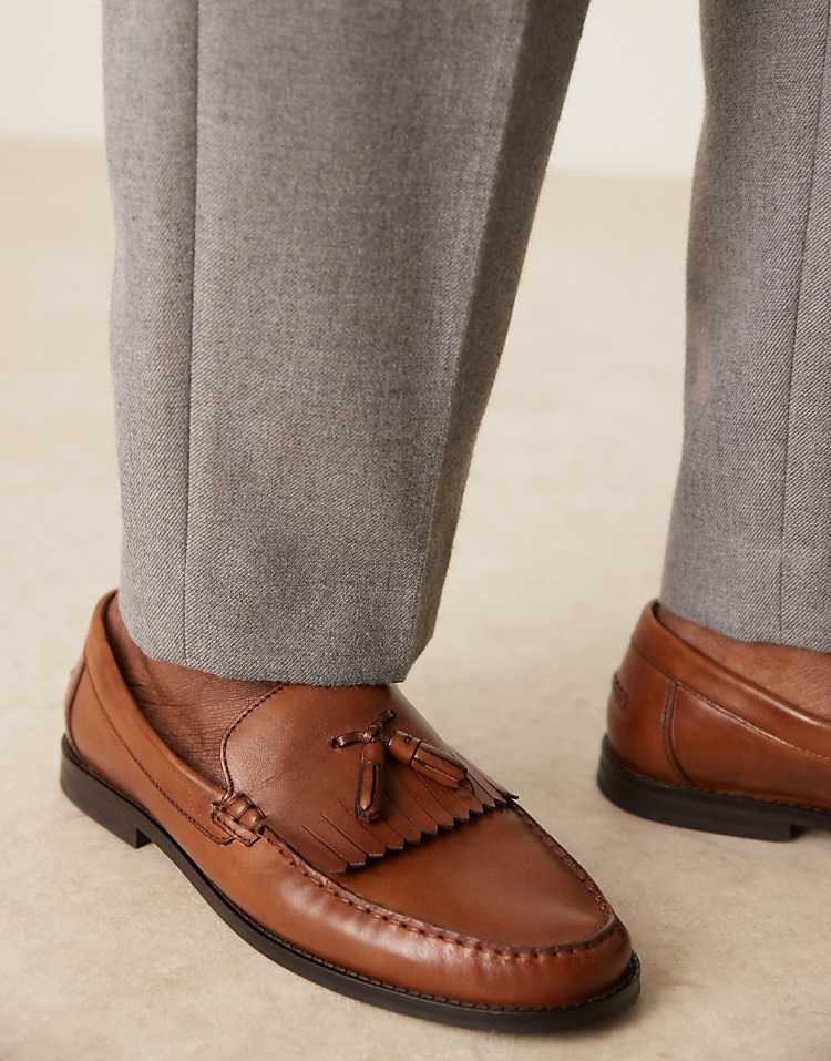https://images.asos-media.com/products/asos-design-penny-loafers-with-tassel/207832460-1-tan?$n_750w$&wid=750&fit=constrain